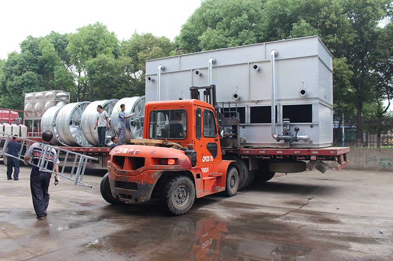 逆流式閉式冷卻塔發(fā)貨現(xiàn)場 逆流式閉式冷卻塔發(fā)貨現(xiàn)場