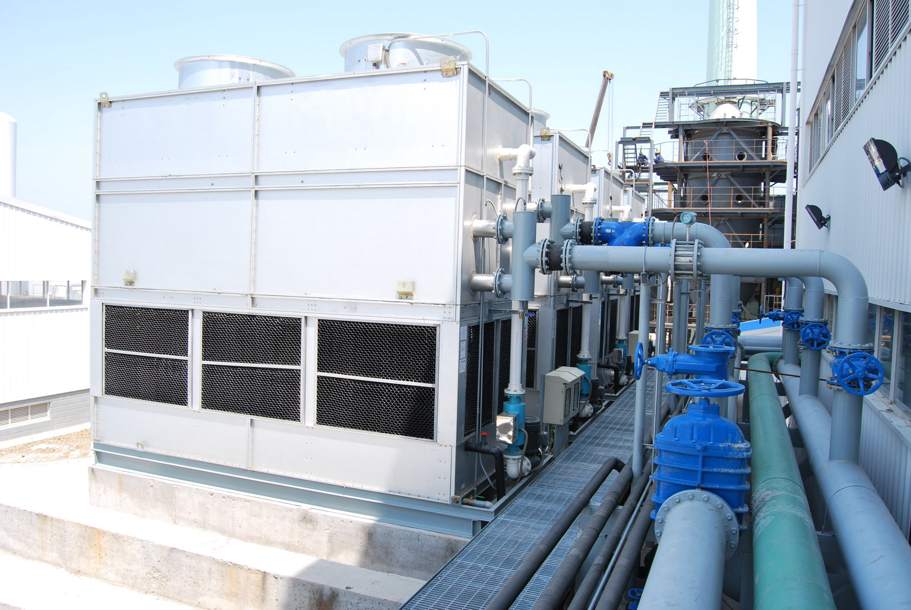 在進(jìn)行冷卻塔供冷系統(tǒng)設(shè)計(jì)應(yīng)注意哪些問(wèn)題？